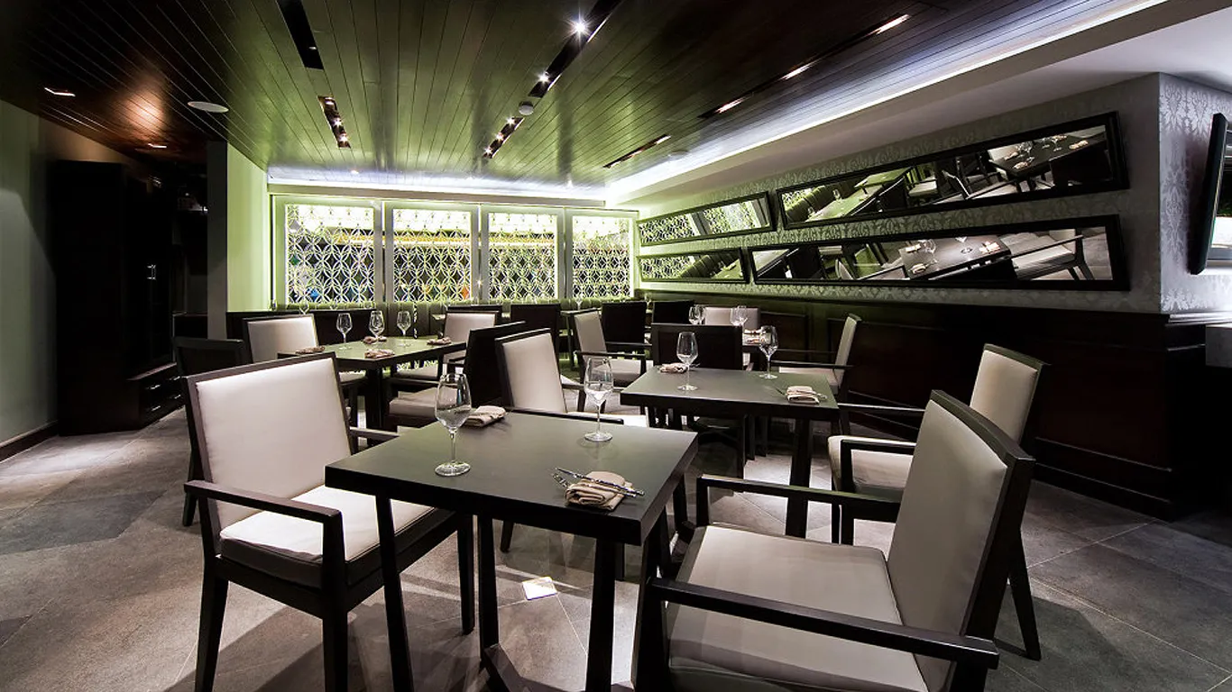 L Hotel 4