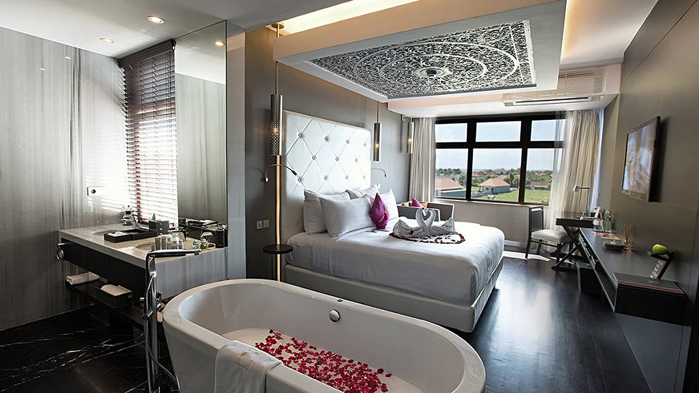 L Hotel 5